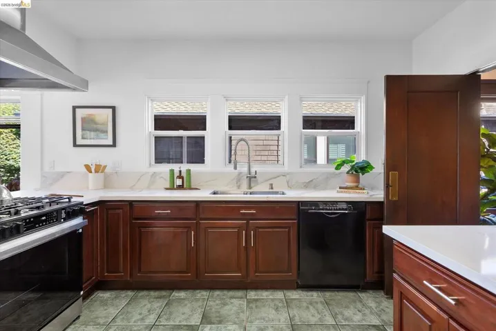 3107 Central Ave, Alameda, California 94501