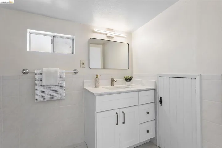 3107 Central Ave, Alameda, California 94501
