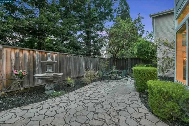 508 Valley View Court, Martinez, California 94553-3562