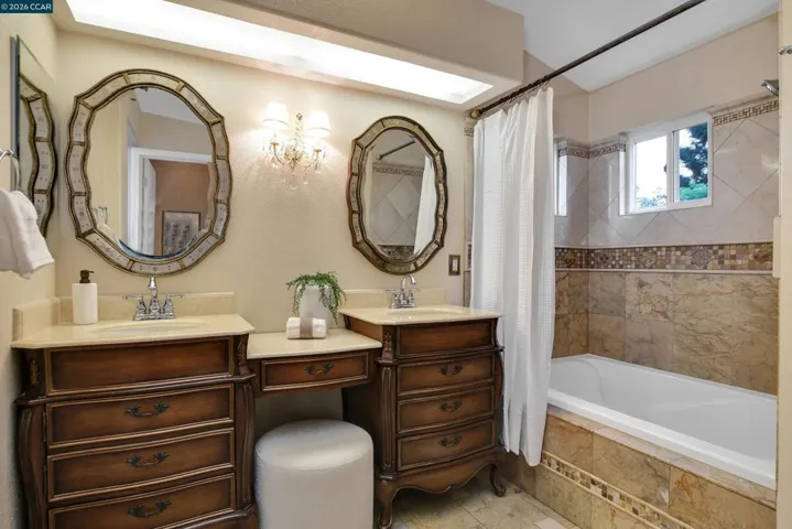 508 Valley View Court, Martinez, California 94553-3562