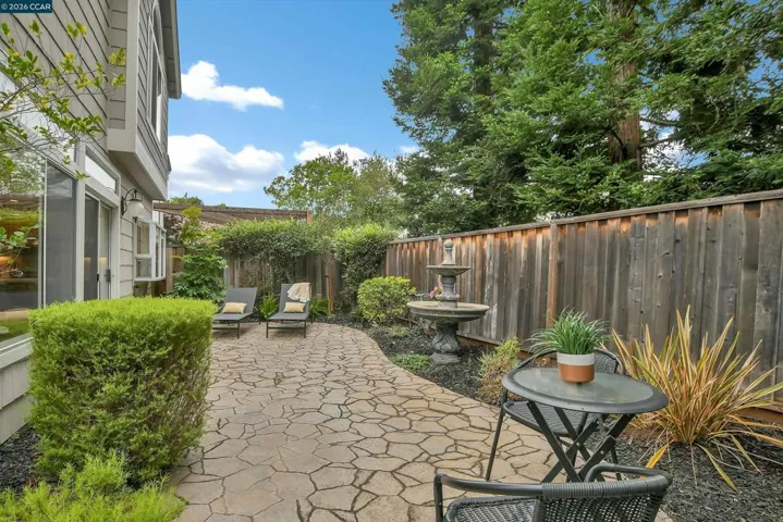 508 Valley View Court, Martinez, California 94553-3562
