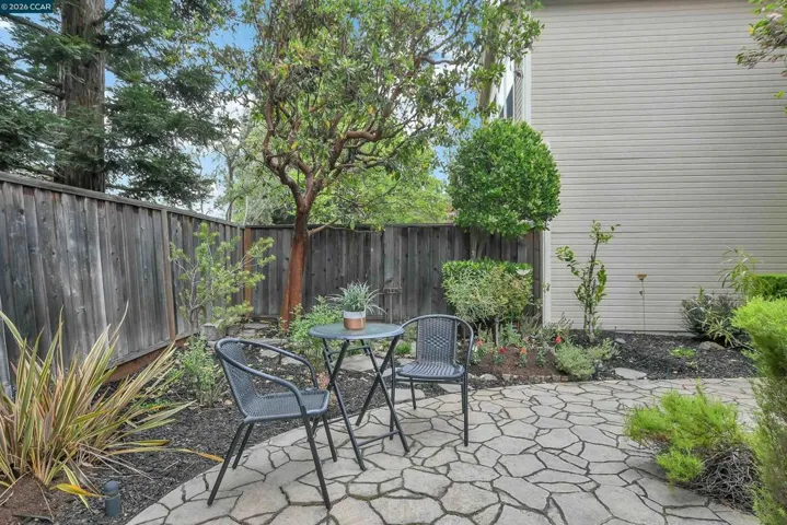 508 Valley View Court, Martinez, California 94553-3562