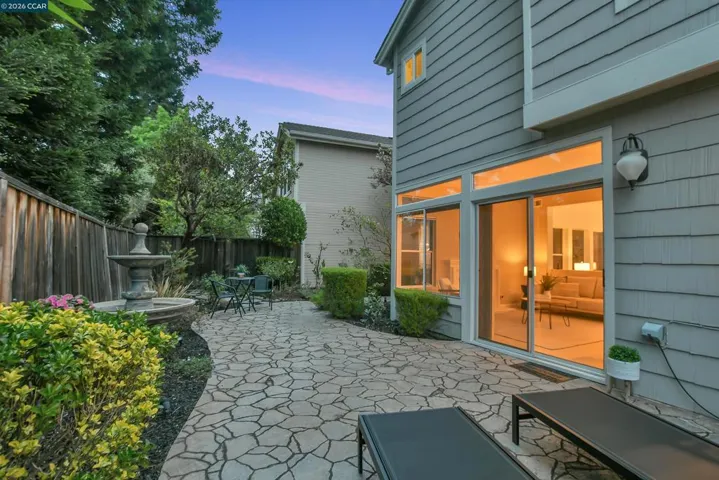 508 Valley View Court, Martinez, California 94553-3562