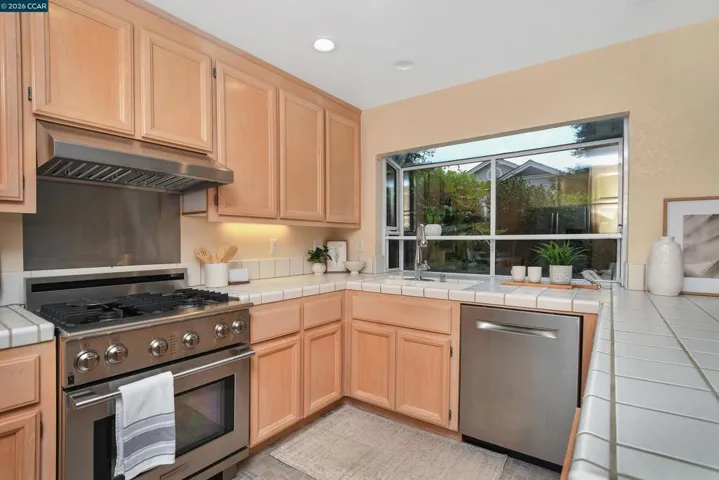 508 Valley View Court, Martinez, California 94553-3562
