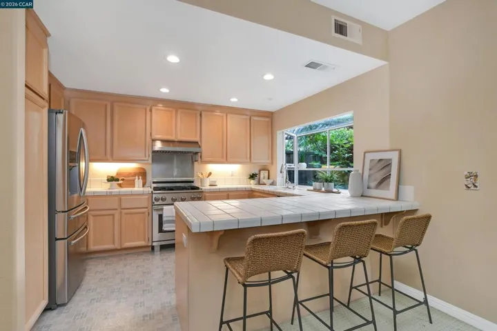 508 Valley View Court, Martinez, California 94553-3562