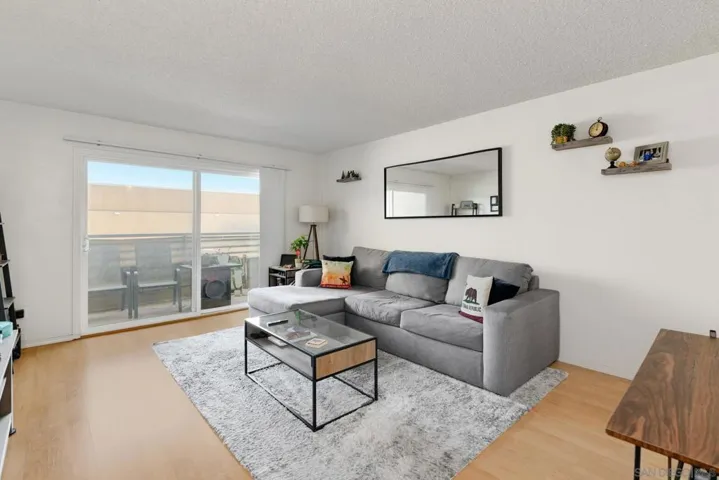 1645 Emerald 1o, San Diego, California 92109