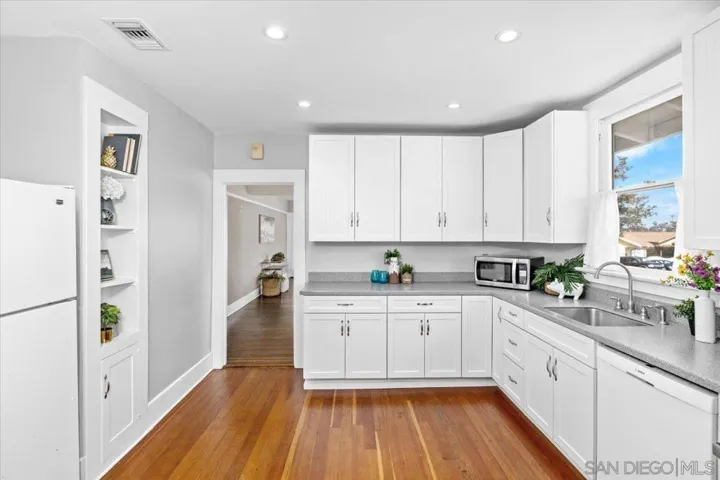 4493 95 Arizona St, San Diego, California 92116