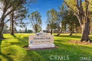 Almendra Park is very close by