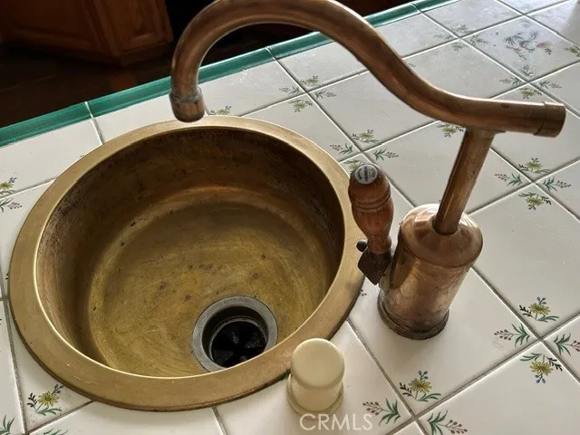 Kitchen: Upstairs Food preparation sink