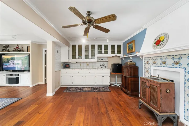Int. Downstairs: kitchenette/Gaming area