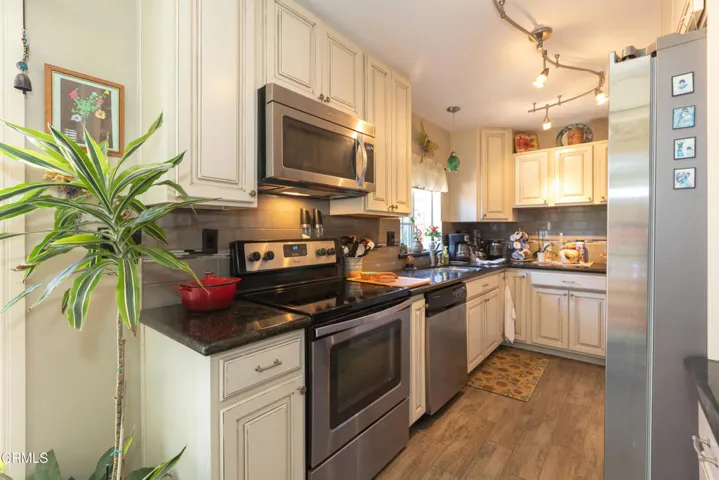 10 122 W Alta Green (Port Hueneme CA)