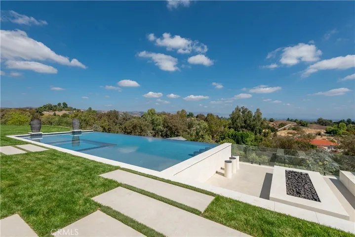 5340 Whitman Road, Hidden Hills, California 91302