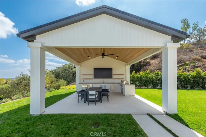 5340 Whitman Road, Hidden Hills, California 91302