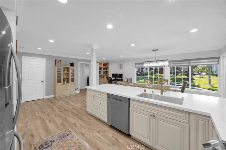 12341 Glacier, Los Alamitos, California 90720