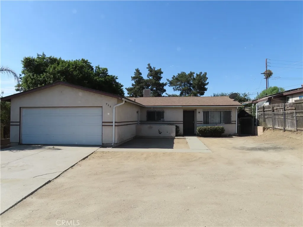 925 Navajo Rd
