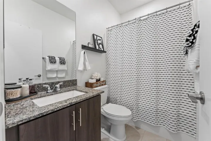 3rd floor Hallway bathroom, Tub Shower
