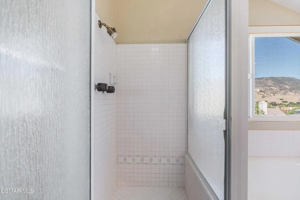 3188 Geronimo Ave-32