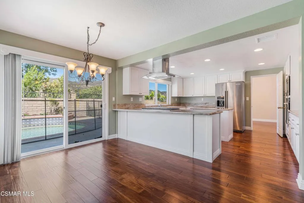 3188 Geronimo Ave-18