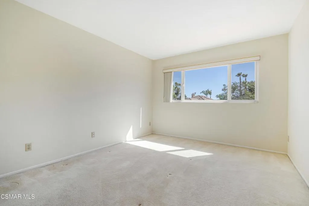3188 Geronimo Ave-24