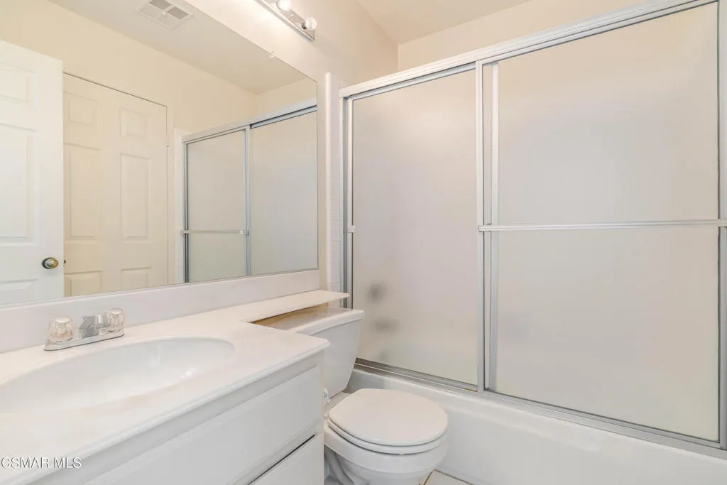 3188 Geronimo Ave-25