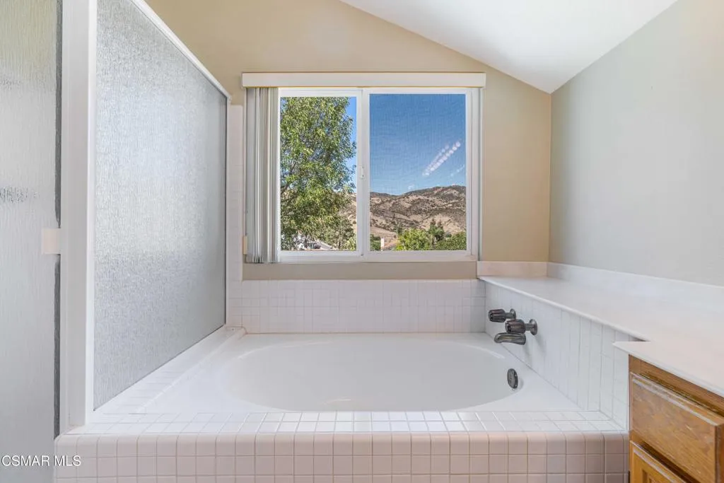3188 Geronimo Ave-30