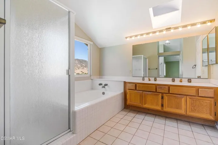 3188 Geronimo Ave-29