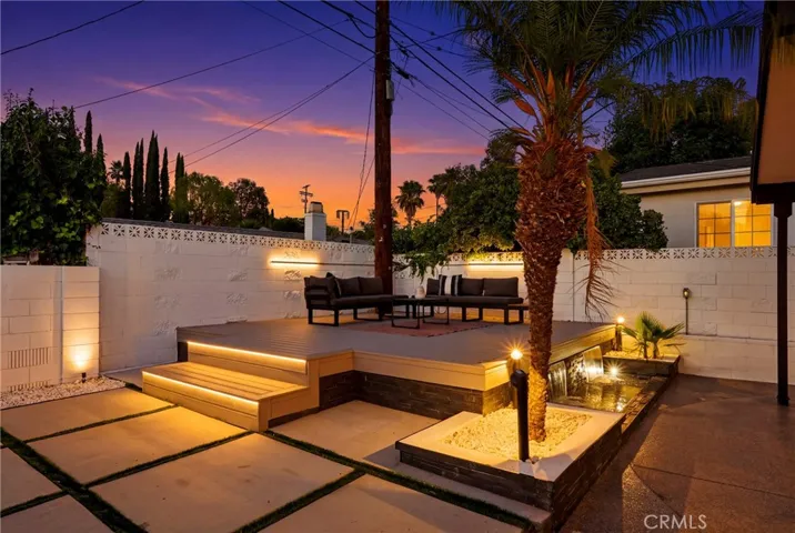 21407 Mulholland Drive, Woodland Hills, California 91364