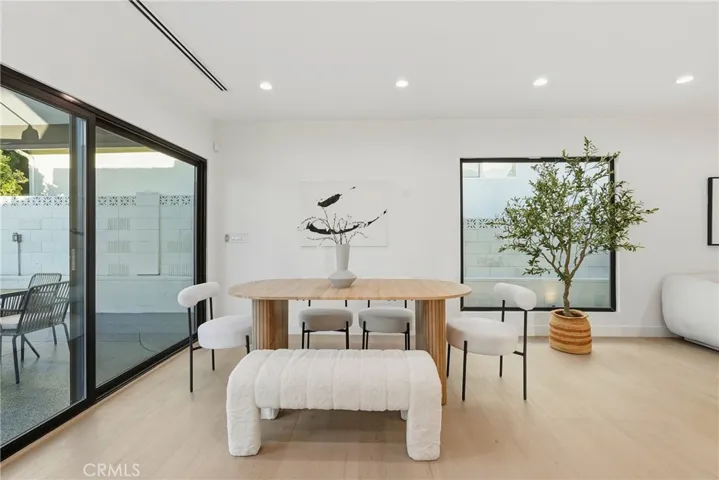21407 Mulholland Drive, Woodland Hills, California 91364