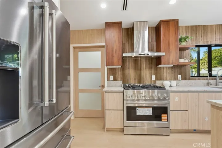 21407 Mulholland Drive, Woodland Hills, California 91364