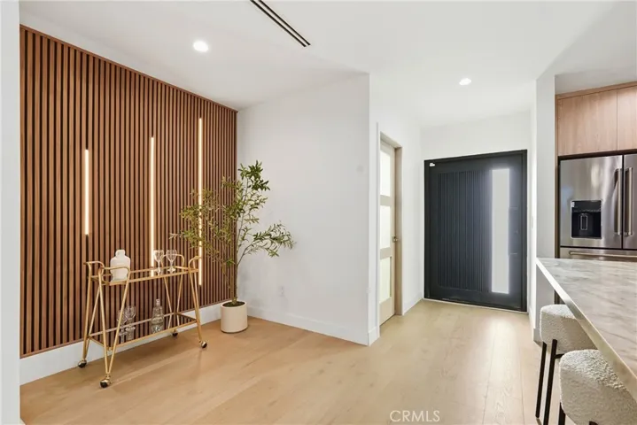 21407 Mulholland Drive, Woodland Hills, California 91364
