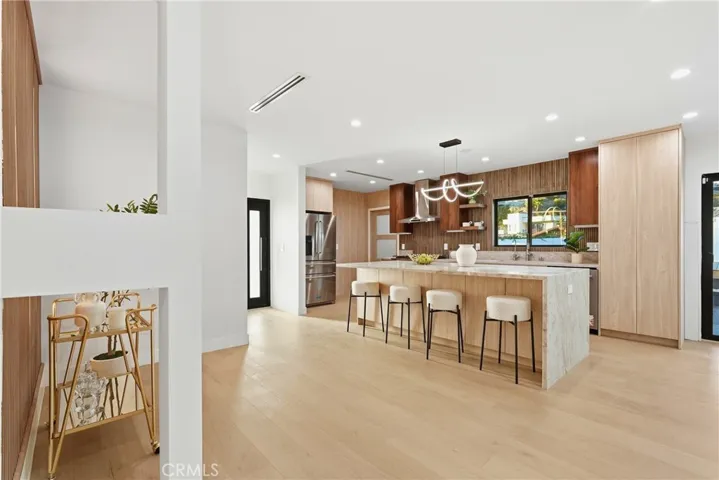 21407 Mulholland Drive, Woodland Hills, California 91364