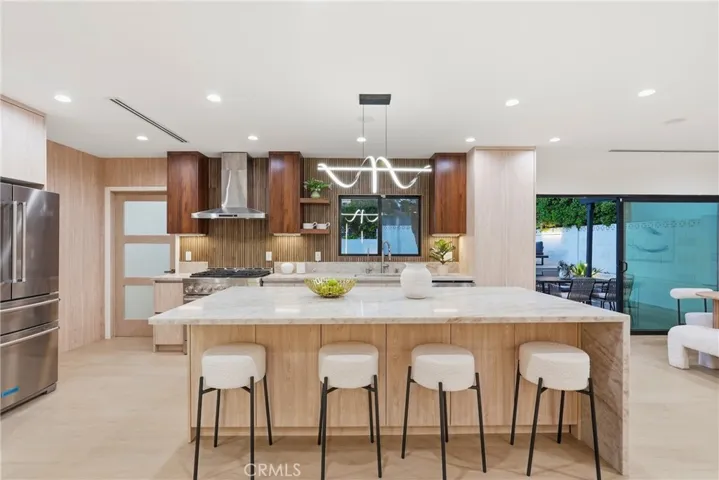 21407 Mulholland Drive, Woodland Hills, California 91364
