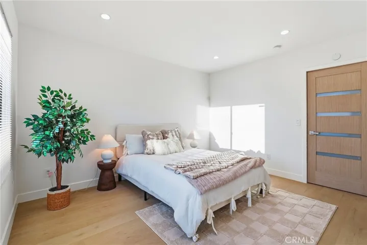 21407 Mulholland Drive, Woodland Hills, California 91364