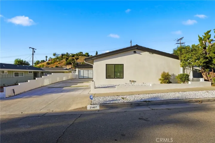 21407 Mulholland Drive, Woodland Hills, California 91364