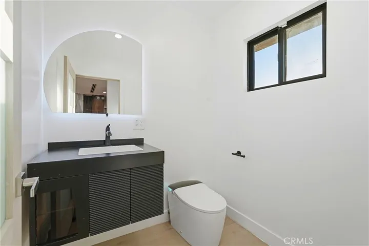 21407 Mulholland Drive, Woodland Hills, California 91364