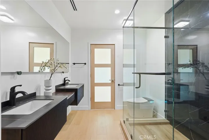21407 Mulholland Drive, Woodland Hills, California 91364