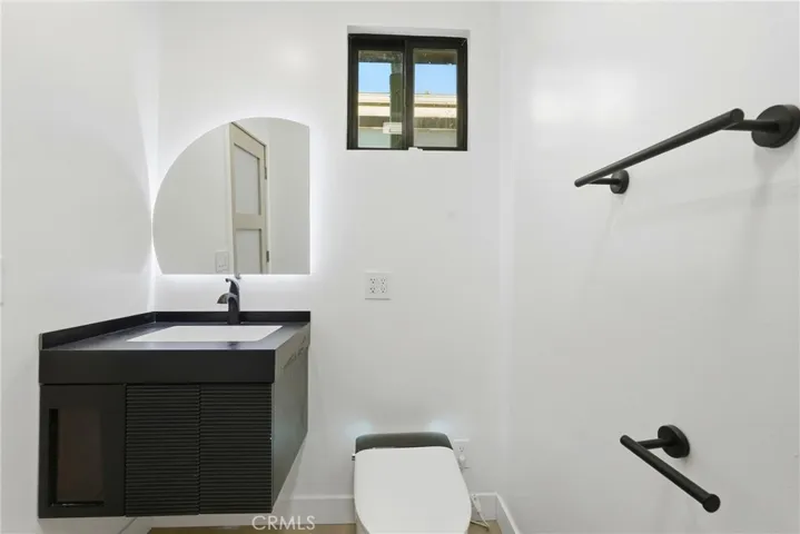 21407 Mulholland Drive, Woodland Hills, California 91364