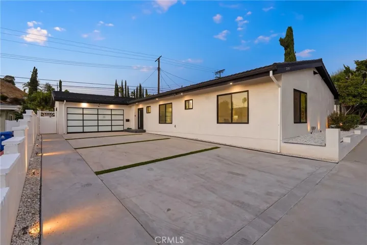 21407 Mulholland Drive, Woodland Hills, California 91364