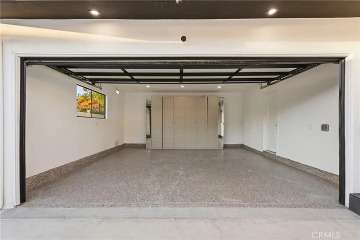 21407 Mulholland Drive, Woodland Hills, California 91364