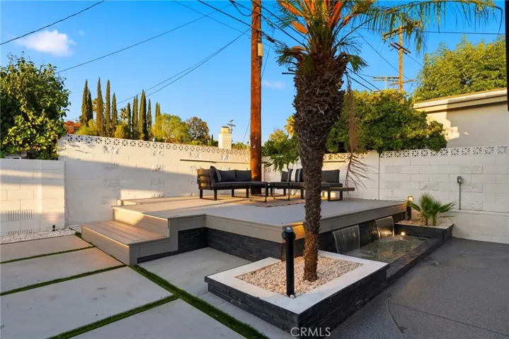 21407 Mulholland Drive, Woodland Hills, California 91364
