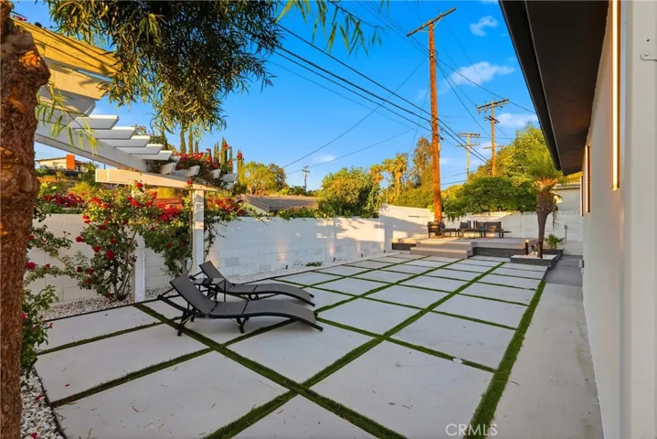 21407 Mulholland Drive, Woodland Hills, California 91364
