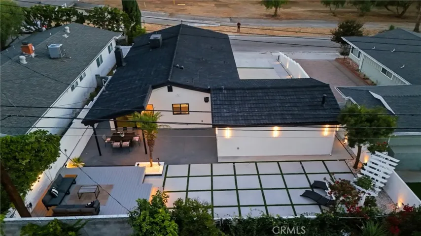 21407 Mulholland Drive, Woodland Hills, California 91364