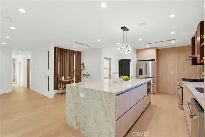 21407 Mulholland Drive, Woodland Hills, California 91364