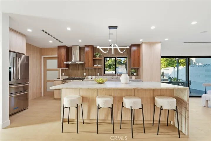 21407 Mulholland Drive, Woodland Hills, California 91364