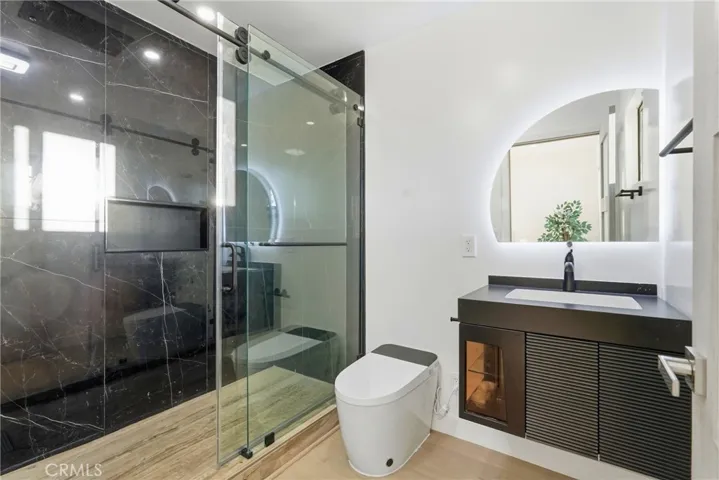 21407 Mulholland Drive, Woodland Hills, California 91364