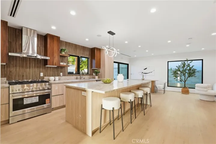 21407 Mulholland Drive, Woodland Hills, California 91364