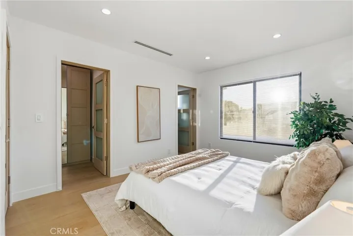 21407 Mulholland Drive, Woodland Hills, California 91364
