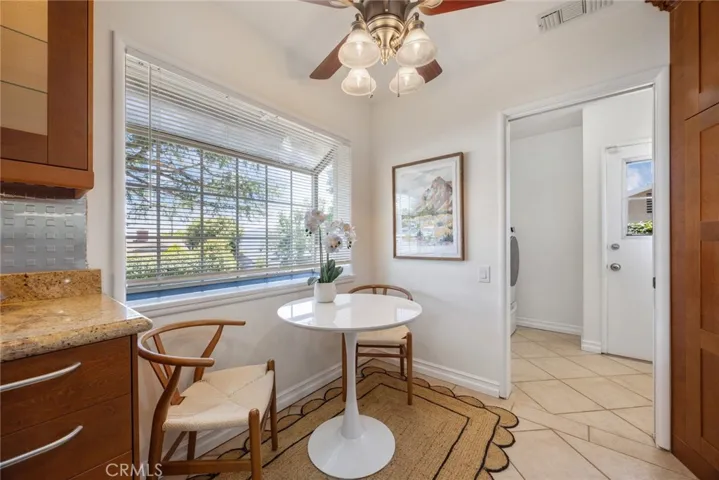 Kitchen breakfast nook area