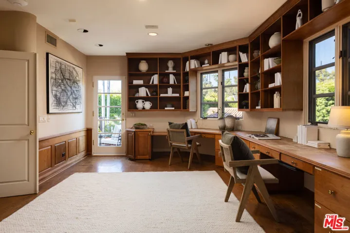 530 Moreno Avenue, Los Angeles, California 90049