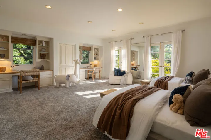 530 Moreno Avenue, Los Angeles, California 90049